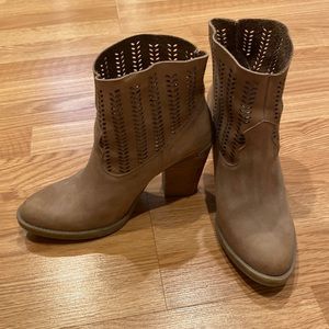 Musse and Cloud slip on booties. Like new.